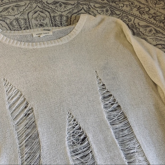 🌿SOLD🌿Distressed knit sweater